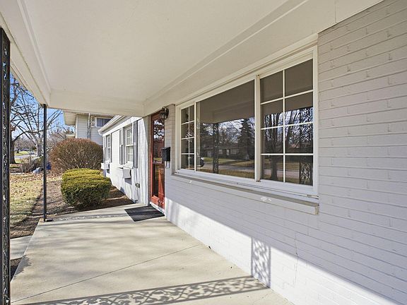 3rd image of 936 Havendale Dr