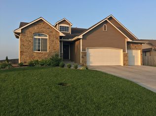 609 Charles St, Hesston, KS 67062