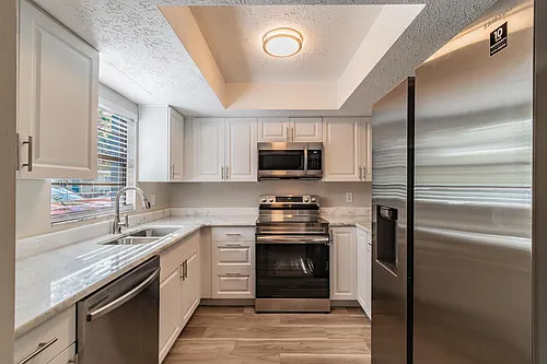 2419 W Stroud Ave #B Photo 1