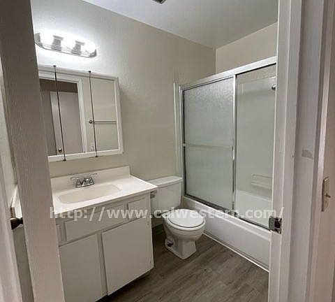 3rd image of 880 Canfield Ct #2