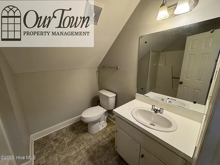 3003 Woodgreen Dr N — Photo 12