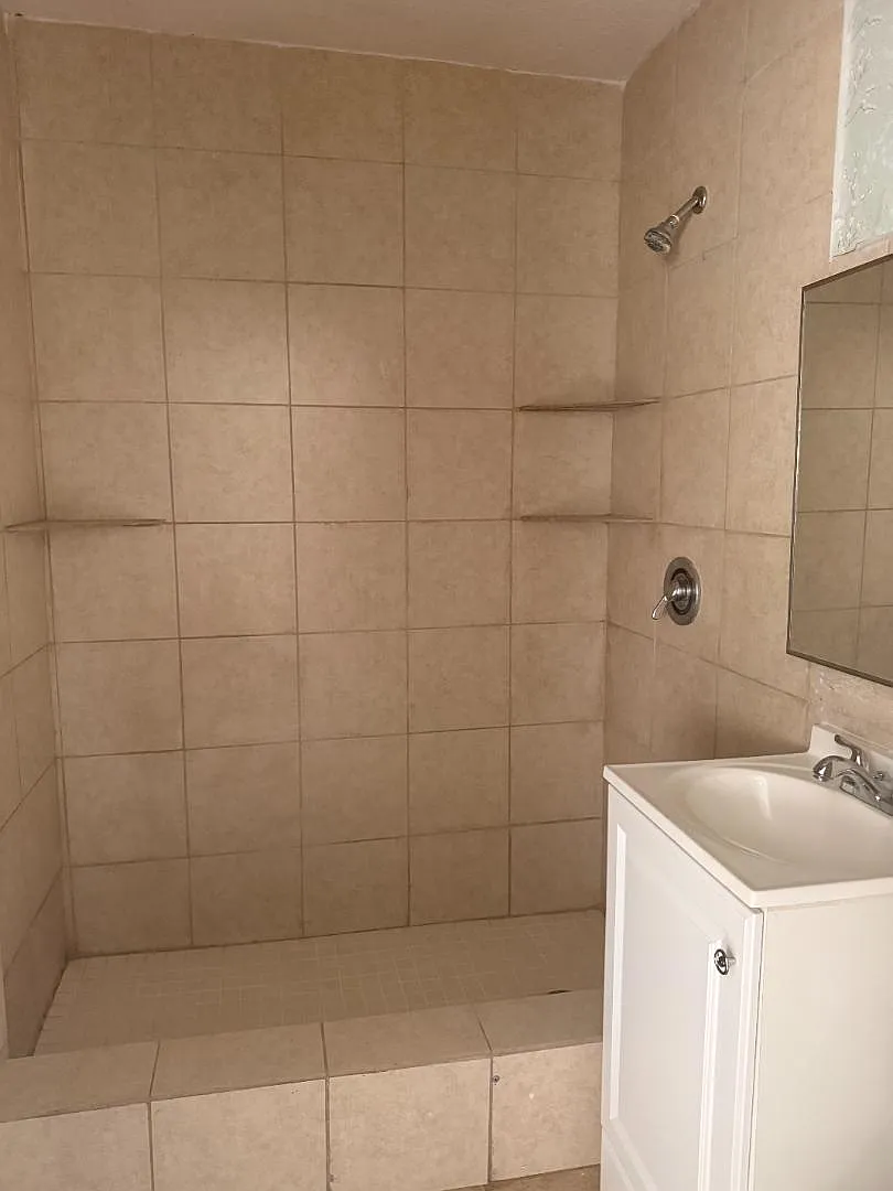 1735 N Rancho - Apt B — Photo 3