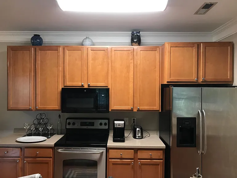fully equipped kitchen; new refrigerator