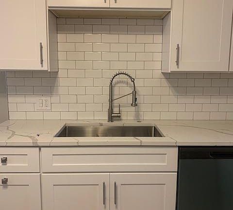2nd image of 3352 N Kenmore Ave #2