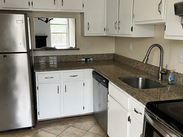 5509 Woodlawn Manor Ct — Photo 3
