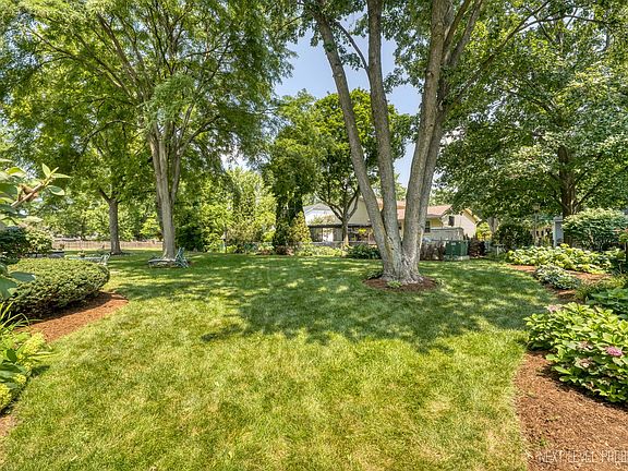 3rd image of 1200 Piccadilly Cir