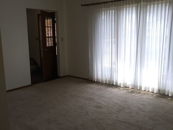 4th image of 760 Sterling Dr