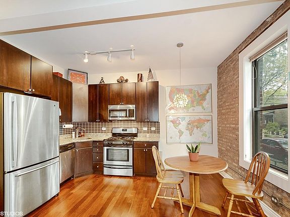 3rd image of 1956 W Bradley Pl APT 1E