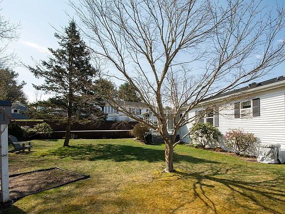 3rd image of 9 Headlands Dr