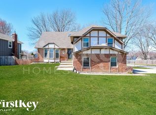 1654 E Sheridan Bridge Ln, Olathe, KS 66062
