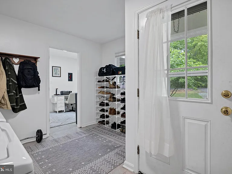 583 Norwich Dr — Photo 15