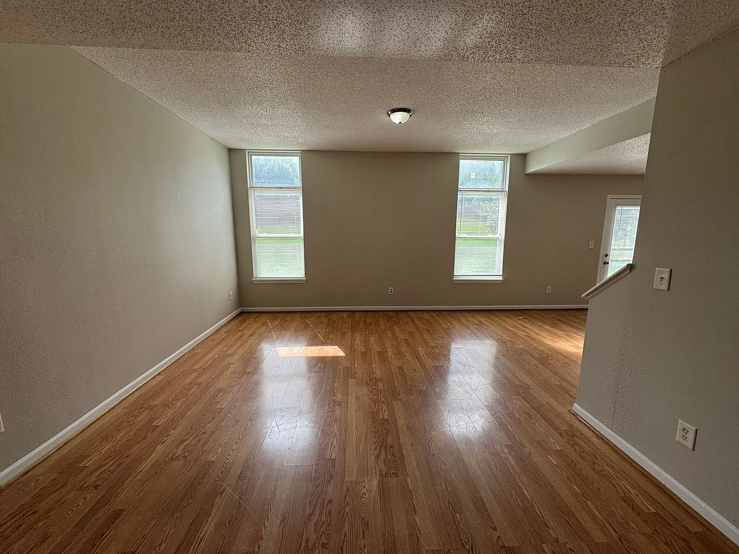 Lawrence-Fort Ben-Oaklandon 3 Bedroom and 2.5 Bathroom — Photo 3