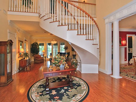 6004 Lake Emma Spiral Staircase