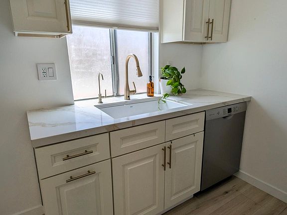 3rd image of 809 S 4th St APT 6