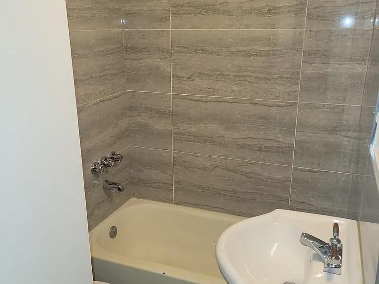 3 Birchlea Ave #1 — Photo 4