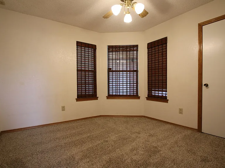 420 Birchwood Ln — Photo 12
