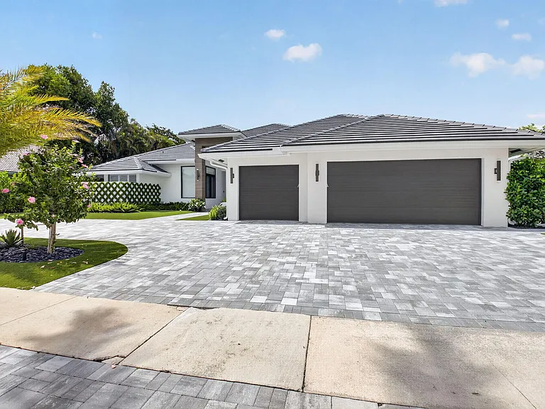 3954 NW 52nd St — Photo 4