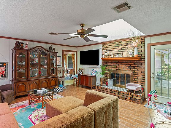 3rd image of 108 Somerset Dr