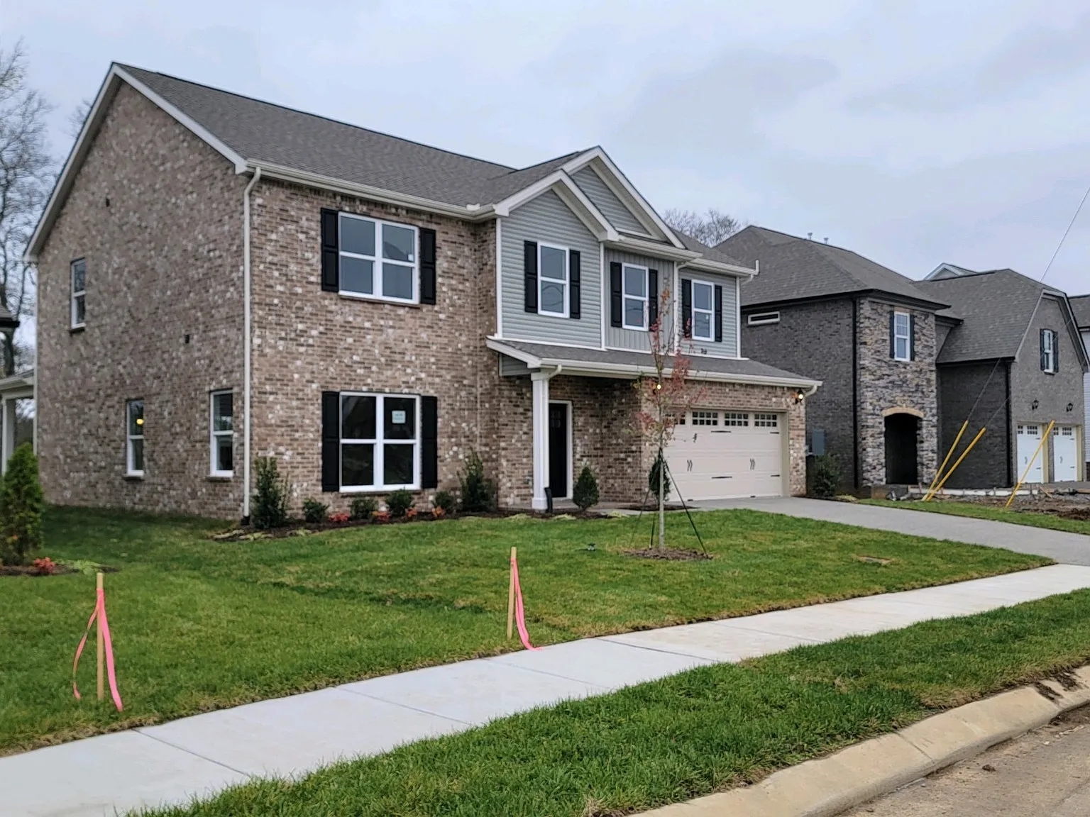 4 bed, 2.5 bath, 2841 sqft, $2,995 — Photo 3
