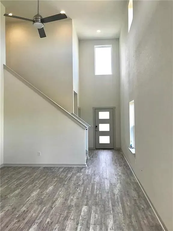 3 bed, 2.5 bath, 1813 sqft, $2,199 — Photo 2