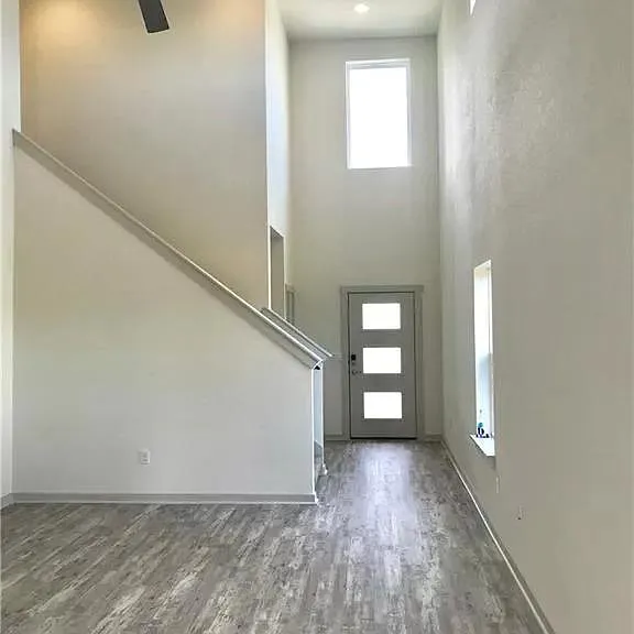 8105 Linnie Ln — Photo 2