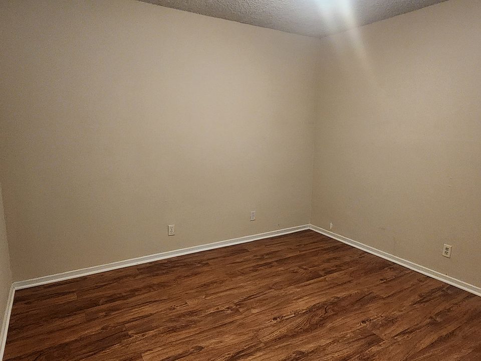 Bedroom 1 - view 1