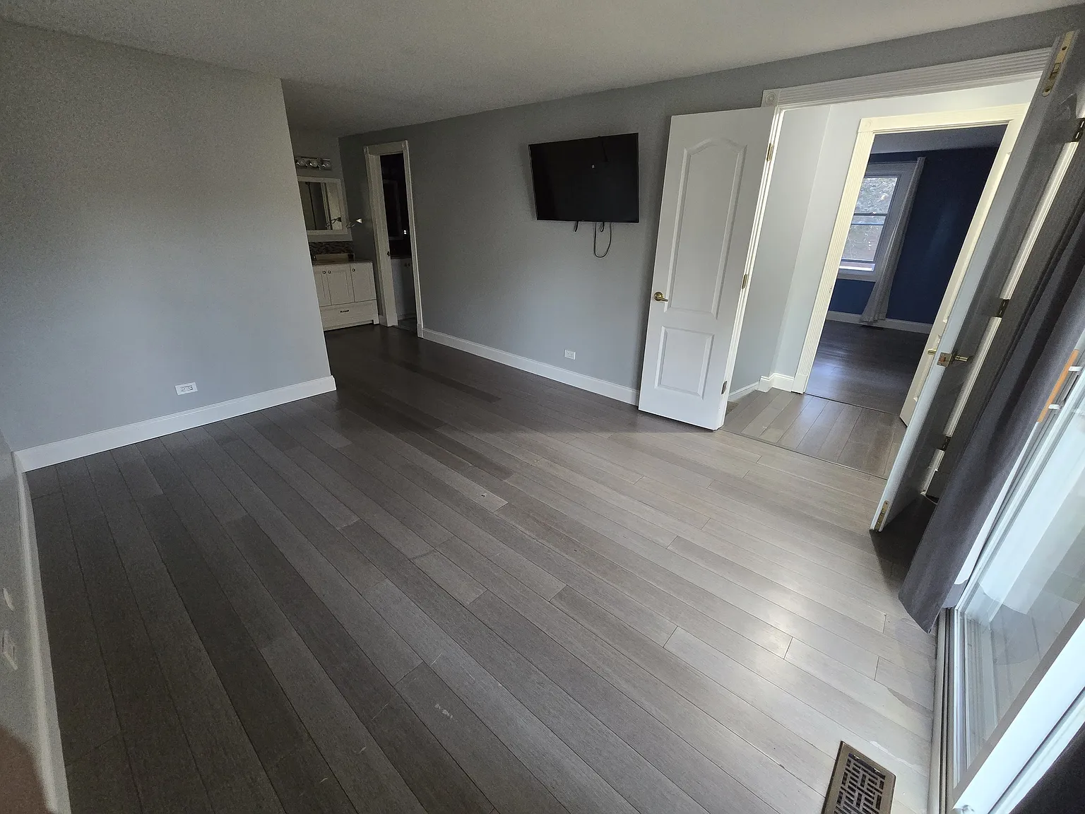 556 Manor Cir — Photo 4