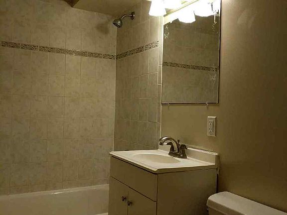 4th image of 250 Fuller Ave #1