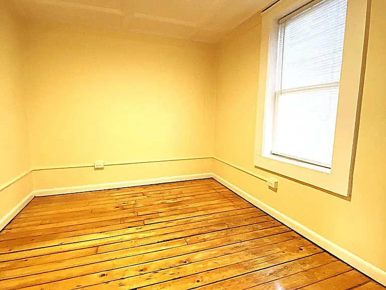47 Willow St — Photo 3