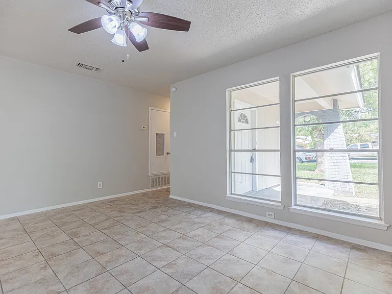 2306 Fairhill St — Photo 6