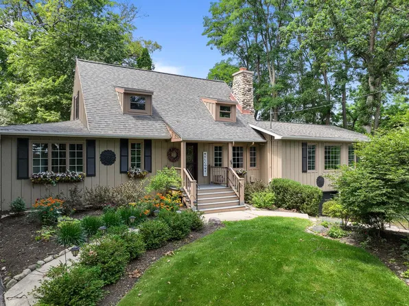 1010 Jenkins DRIVE, Fontana, WI 53125