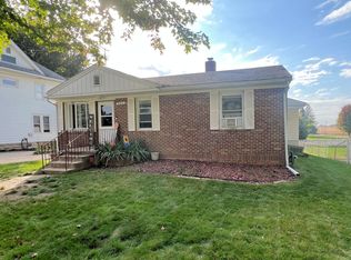 907 Paddock Ave, Ashton, IL 61006