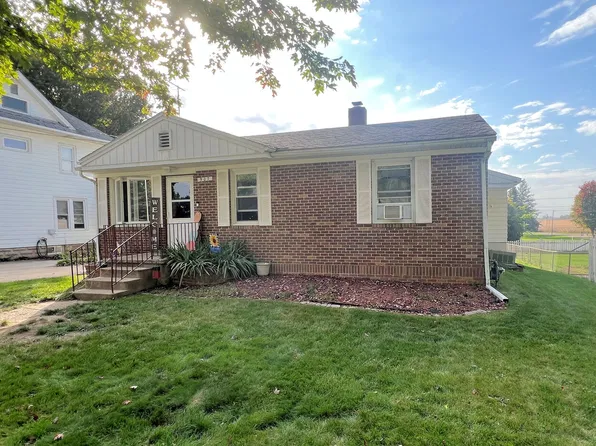 907 Paddock Ave, Ashton, IL 61006