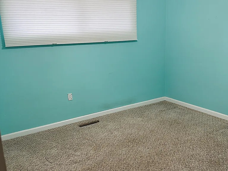 671 E Crest Ln — Photo 12