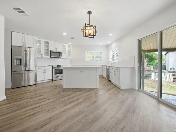 2704 ASHLEY MDW, Schertz, TX 78154