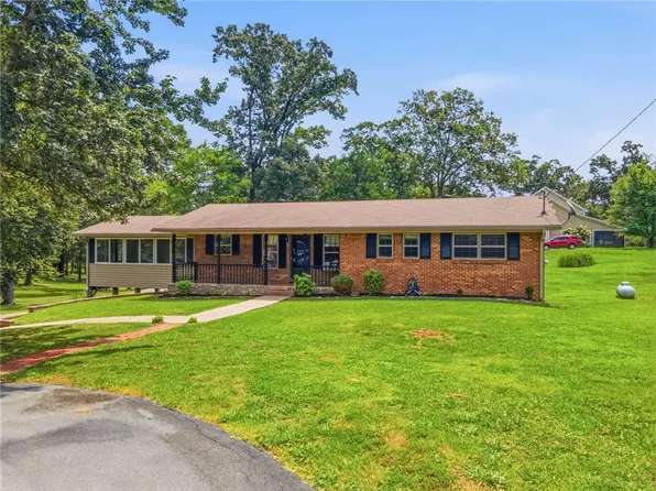 379 Hunt Rd NW, Calhoun, GA 30701