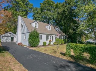 24 S Nauraushaun Rd, Pearl River, NY 10965