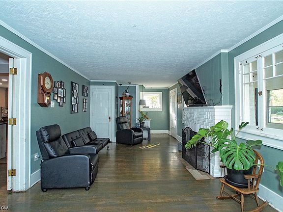 4th image of 800 Sackett Ave