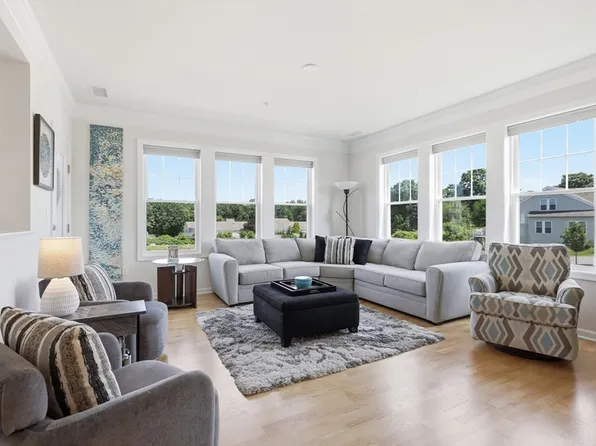 6 Overlook Dr #204, Andover, MA 01810
