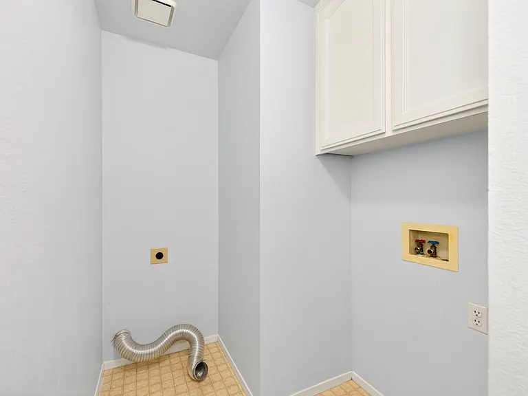 2476 N Berlin Ave — Photo 42