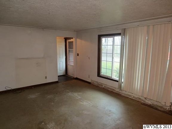 5th image of 4061 Hawthorne Ave NE