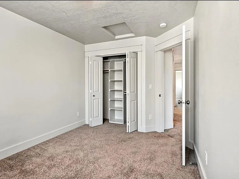 2127 S Amy Ave — Photo 15