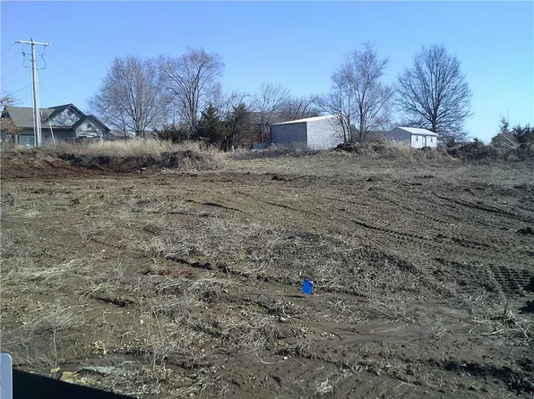 1012 Redbud Dr, Paola, KS 66071