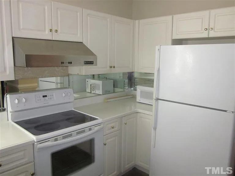 3407 Shady Creek Dr — Photo 9