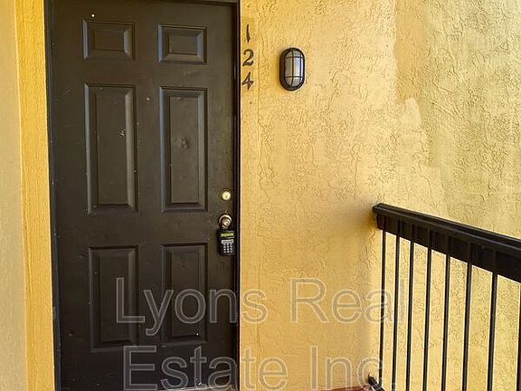 5th image of 2855 Winkler Ave APT 124