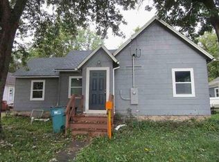 716 10th St, Osawatomie, KS 66064