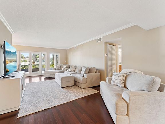 4th image of 100 Pelican Pointe Drive #101