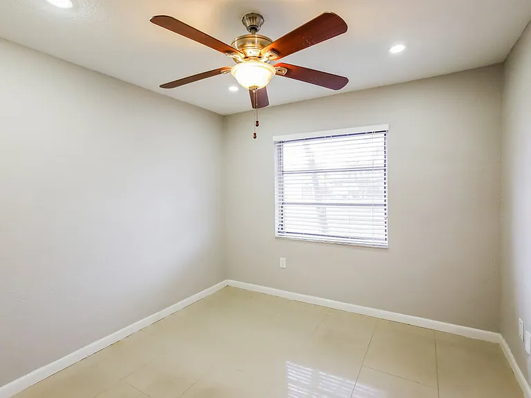 11460 NW 40th Pl — Photo 14