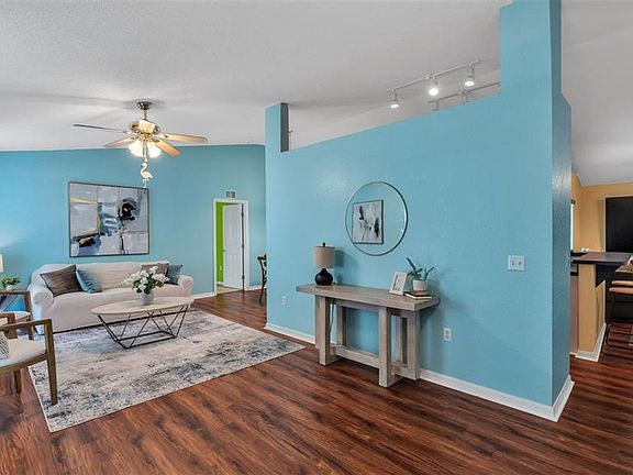5th image of 134 Cloverdale Rd