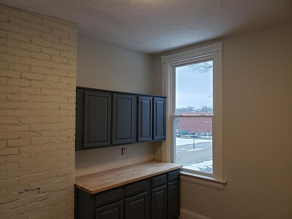 5th image of 1360 Burdette Ave